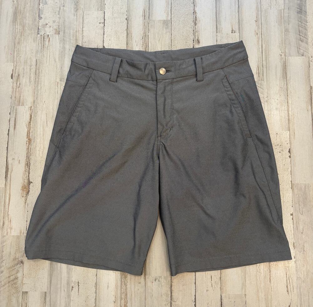 Mens Lululemon Grey Shorts sz 34 9" EUC
